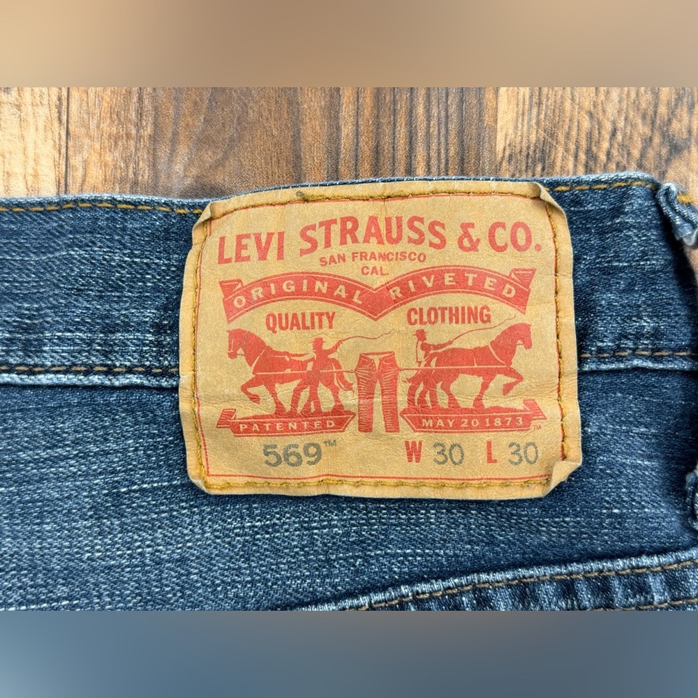 Levi's Style 569 Blue Denim Straight Fit Jeans, Men's Size 30x30, Medium Wash - Picture 11 of 12